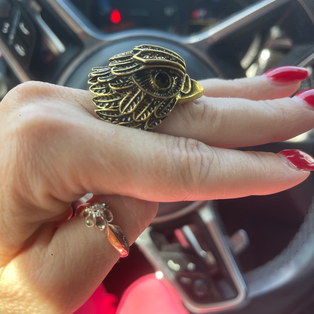 Kurt Geiger London Eagle Ring – Gold Tone – NEW 💎 - Picture 3 of 8
